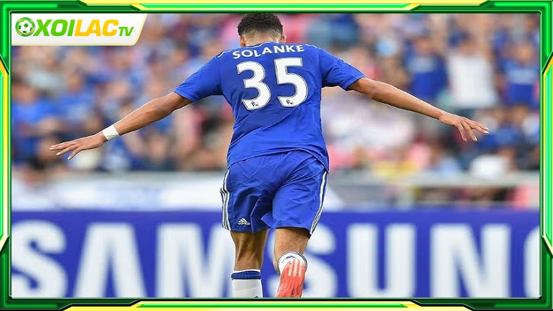 Dominic Solanke Khởi đầu tại lò đào tạo trẻ Chelsea