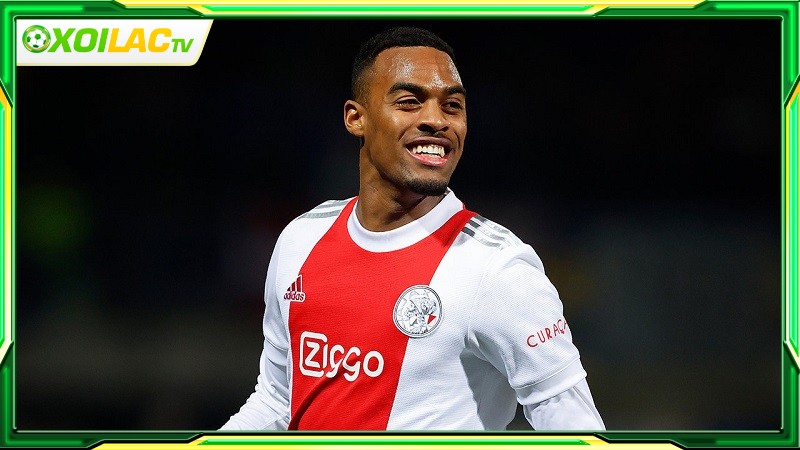 Ryan Gravenberch ra mắt đội 1 Ajax khi chỉ mới 16 tuổi